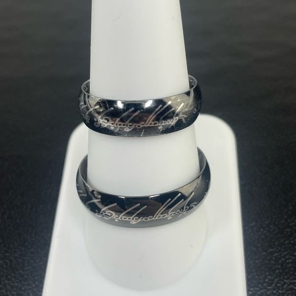 His and Hers LOTR Black Rings - Picture 13 of 13